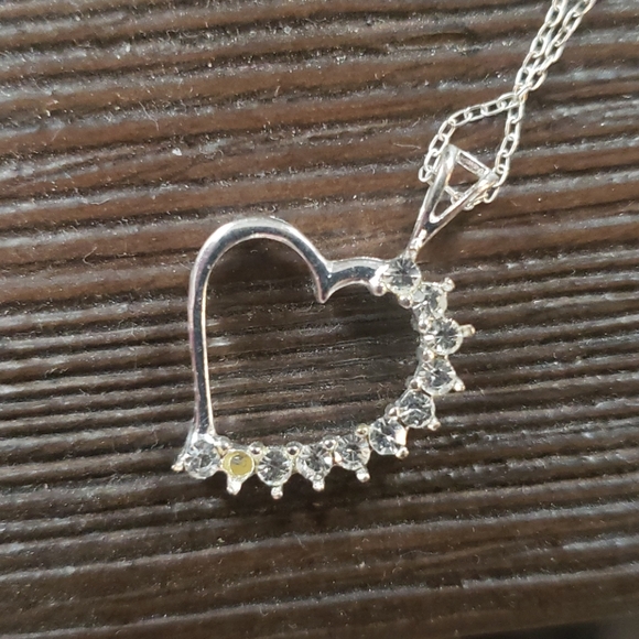 *** Free w/Bundle****  Heart necklace - Picture 2 of 2